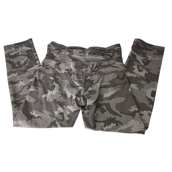 STRUT-THIS Midrise Cropped Leggings Gray Camo Print Size OS Small - Picture 3 of 7